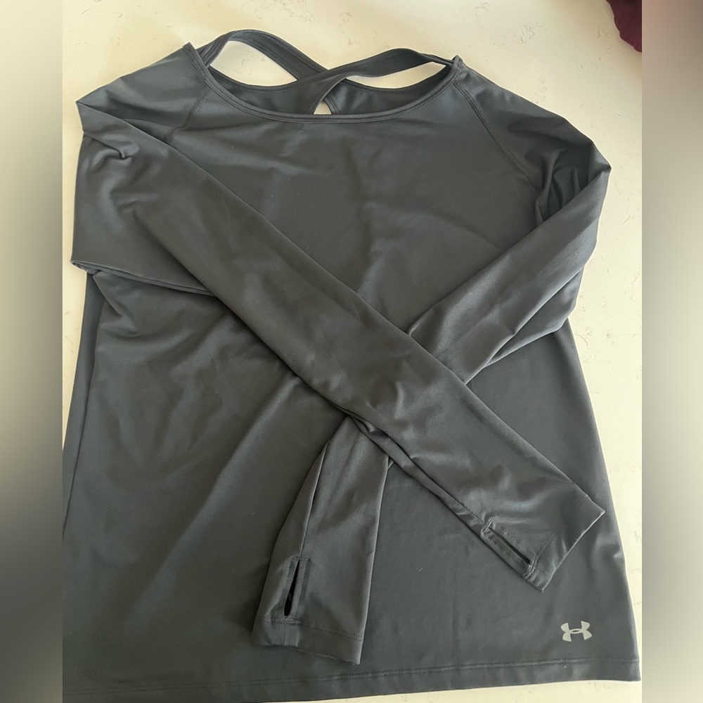 Under Armour long sleeve shirt, black, EUC, size Medium